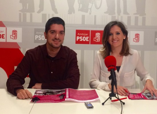 Alejandro Marina (Secretario General de JSA Andújar) y Rosa Barranco (Secretaria de Igualdad de la ejecutiva provincial de Juventudes Socialistas de Jaén), en rueda de prensa.