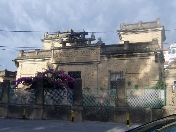 Exterior de la Casa de la Piedra, en Porcuna.