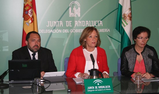 Carmen Ortiz presentó el estudio sobra la cartografía de invernaderos en Andalucía Oriental.