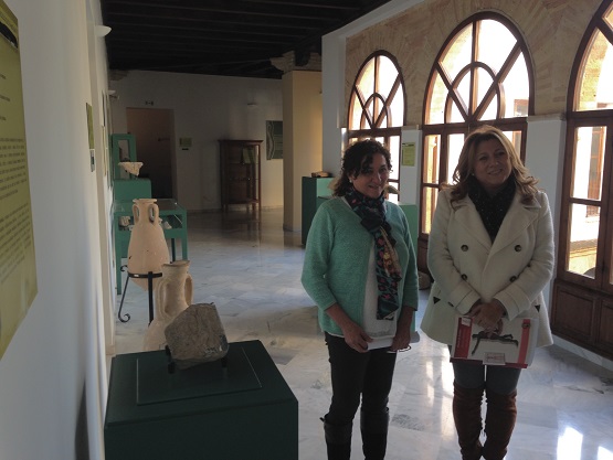 La concejala de Cultura del Ayuntamiento de Andújar, María José Bueno, y la delegada territorial de Cultura, Turismo y Deporte, Pilar Salazar.