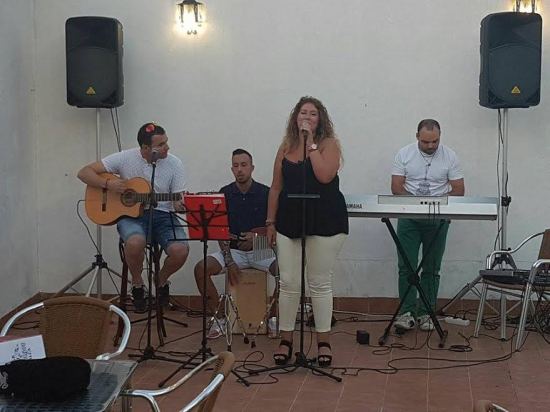 El grupo “Raíces flamencas” en plena actuación.
