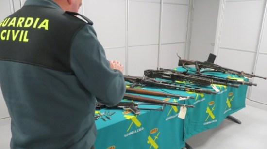 Armas de "Guerra" incautadas a los detenidos. Foto: Guardia Civil.