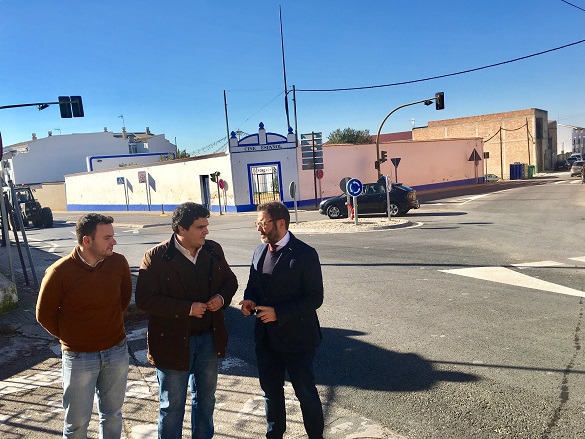 El delegado territorial de Fomento y Vivienda, Rafael Valdivielso, junto al alcalde de Marmolejo, Manuel Lozano.