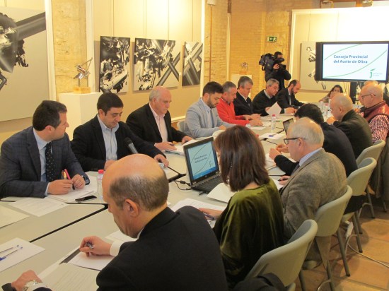 Francisco Reyes, segundo por la izquierda, ha presidido una nueva reunión de este consejo. 