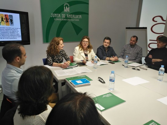 La delegada territorial de Cultura, Turismo y Deporte, Pilar Salazar, mantiene una reunión con estos clubes deportivos..