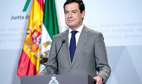 Juanma Moreno pide a Pedro Sánchez flexibilidad en el horario de paseo de los menores para evitar las altas temperaturas.