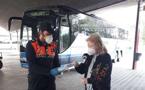 La subdelegada agradece la colaboración de los voluntarios, los ayuntamientos, la Diputación Provincial y las entidades sociales en la distribución de 192.000 mascarillas.