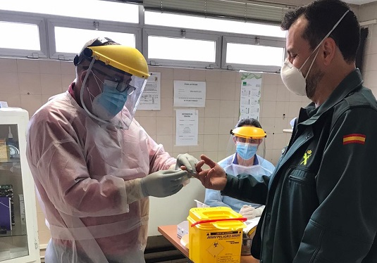 La Junta realiza la prueba del Covid-19 a los policías nacionales y guardias civiles de Jaén.