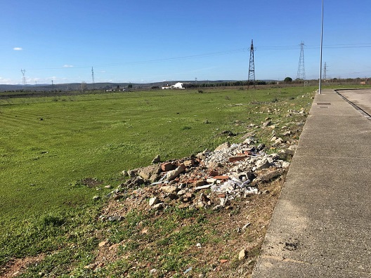 El Área de Medio Ambiente y Desarrollo Sostenible aprovecha el confinamiento para limpiar vertidos ilegales en Andújar.