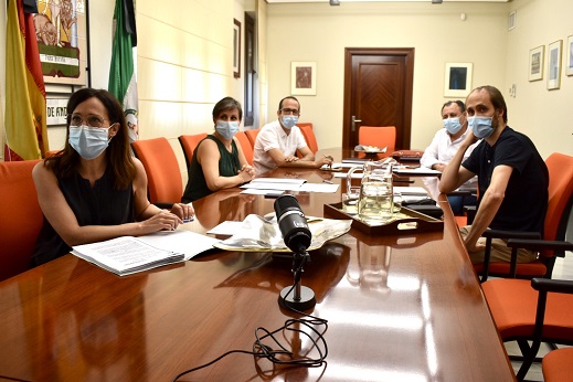 El Plan Infoca eleva su presupuesto, rejuvenece la plantilla y moderniza sus medios técnicos para afrontar la campaña de alto riesgo de incendio.