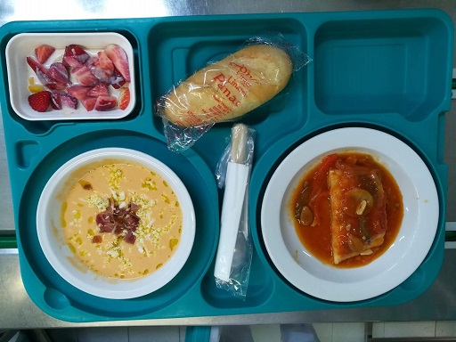 El Hospital Universitario de Jaén ofrece menús veraniegos a los pacientes ingresados.