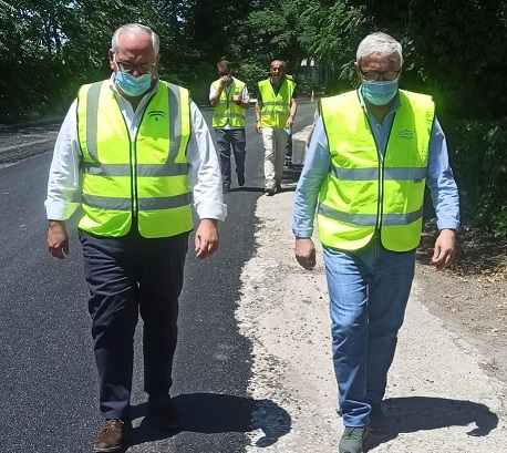 La Consejería de Fomento mejora el firme de la carretera de acceso a la estación de Adif de Andújar.