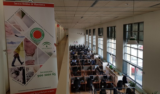 El Servicio de Teleasistencia refuerza el seguimiento de mayores y dependientes por las alertas de calor.