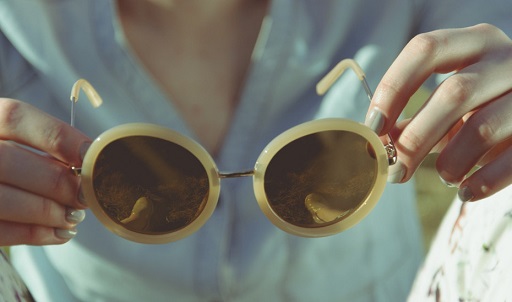 Consumo recomienda adquirir las gafas de sol en establecimientos autorizados y de confianza.