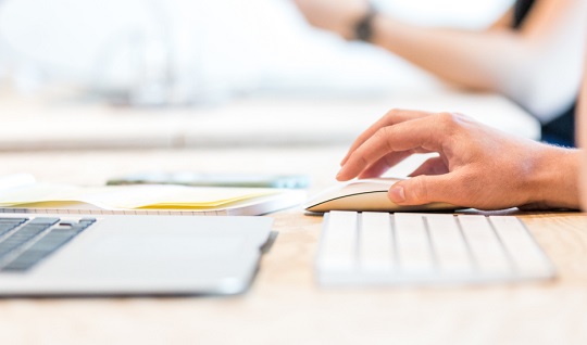 Inversión de 45 millones para la compra de ordenadores portátiles en centros educativos.