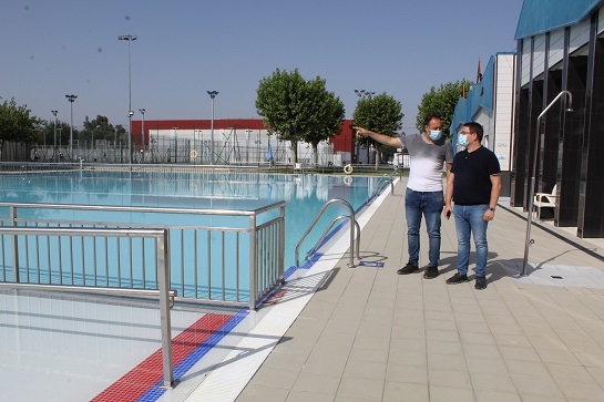 Más de 4.260 usuarios y usuarias disfrutan de la piscina municipal de Andújar desde su reapertura el pasado mes de junio.