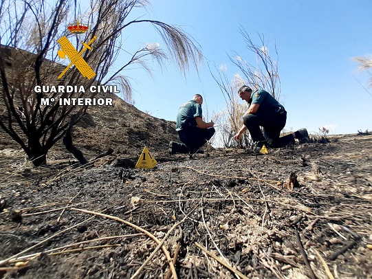 La Guardia Civil investiga a una persona como presunta autora de cuatro delitos de Incendios Forestales intencionados.
