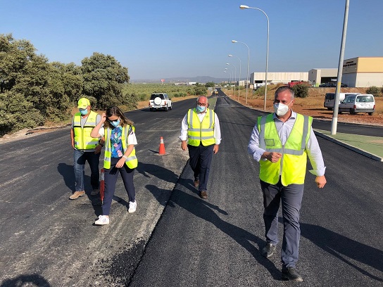 Fomento mejora la seguridad vial del acceso al Polígono del Guadiel en Guarromán.