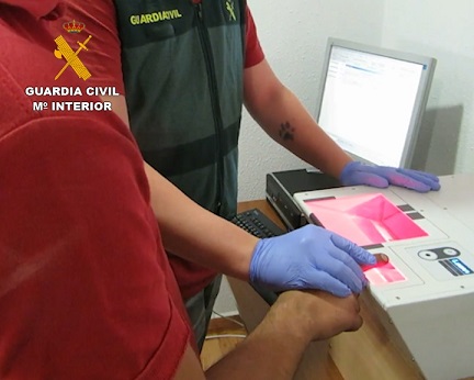 La Guardia Civil desarticula un grupo criminal dedicado a realizar estafas telemáticas.