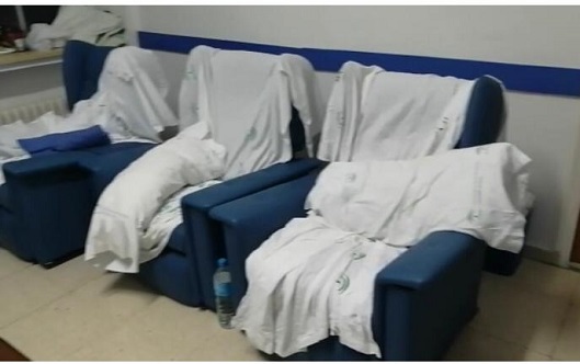 El PSOE denuncia el hacinamiento en una sala de espera del Hospital Neurotraumatológico de Jaén.