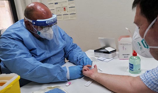 Aprobadas medidas retributivas a favor de los sanitarios por su esfuerzo frente al Covid-19.