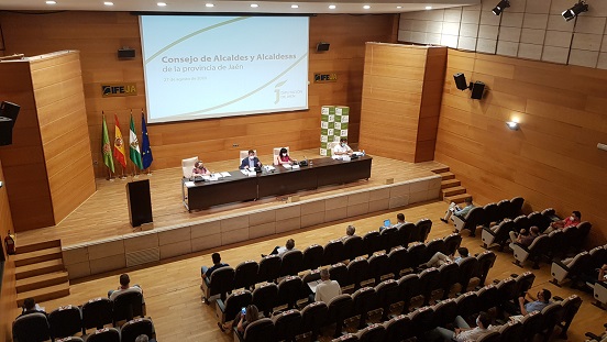 Reyes solicita a la Junta una reunión urgente con los ayuntamientos para abordar la desinfección de los colegios.