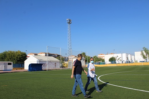 El Ayuntamiento de Andújar prosigue su apuesta por el deporte mejorando las instalaciones, accesos e iluminación del campo de fútbol Puerta de Madrid.