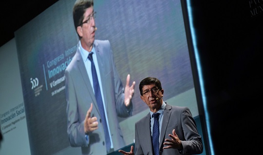 Juan Marín señala como «obligatoria» la reflexión sobre un modelo turístico más sostenible.