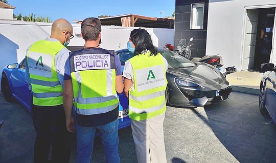 La Agencia Tributaria de Andalucía y la Policía destapan un fraude de medio millón de euros.