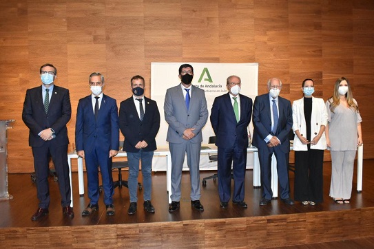 Juan Marín ve en el acuerdo entre la Junta y la Caja Rural de Jaén un impulso al progreso de la provincia.