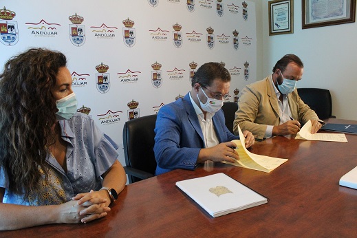 El Ayuntamiento de Andújar y Espirituosos España colaboran para prevenir el consumo de alcohol en menores y otros colectivos de riesgo.