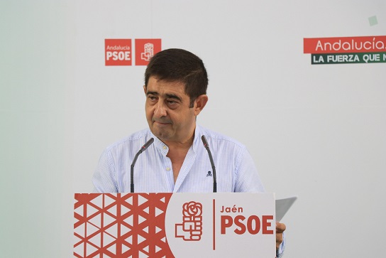 Francisco Reyes insta a la Junta a que asuma sus competencias: “Ya ha sonado el timbre. Se le acabó el recreo”.