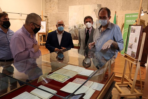 La exposición “Historia del Transporte Público en Jaén” homenajea los inicios del autobús.