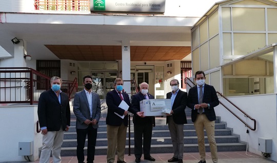 Salud y Familias comienza la campaña de gripe a más de 52.000 usuarios de residencias de Andalucía.