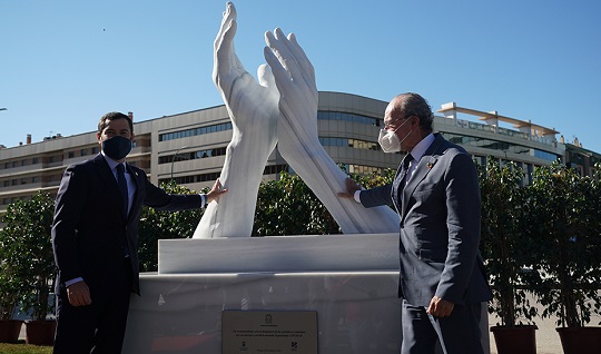 Moreno insta al Gobierno central a asumir el liderazgo frente a la pandemia y hace un llamamiento a todos para no bajar la guardia.