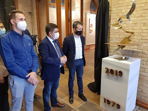 Un monumento recordará en el Palacio Provincial los 40 años de ayuntamientos y diputaciones democráticos.