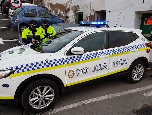 Policías Locales de Andújar auxilian a un ciudadano que sufrió un infarto en la vía pública.