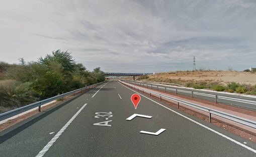 Fallece un hombre en un accidente de tráfico entre un camión y otros dos vehículos en Linares.