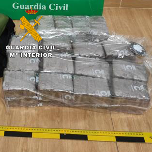 La Guardia Civil ha detenido a dos personas como presuntas autoras de un delito de Tráfico de Drogas.
