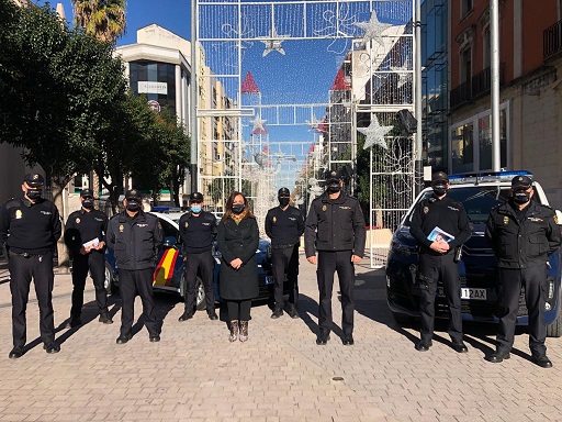 La subdelegada presenta el Plan Comercio Seguro que pone en marcha Policía Nacional para la prevención de hechos delictivos.