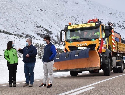 La Junta interviene en 28 carreteras de Jaén ante las nevadas del Puente de la Inmaculada.