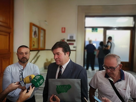 Los comerciantes ambulantes de Jaén se manifiestan contra su “crítica situación”.