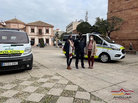 El Ayuntamiento de Andújar añade al parque móvil de Policía Local dos nuevas furgonetas.