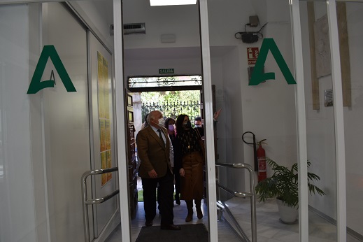 Isabel Uceda solicita al consejero Aguirre que la vacunación se realice en Lopera y le pide una reunión para resolver las deficiencias del Hospital Alto Guadalquivir.