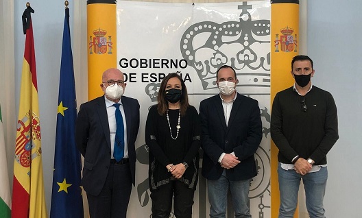 La subdelegada analiza con la asociación TurJaén las medidas del Gobierno para intentar reactivar el sector turístico.