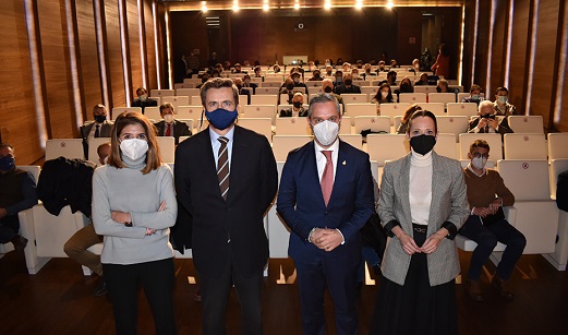 Bravo presenta el Fondo de Desarrollo Urbano a alcaldes y empresarios de Jaén.