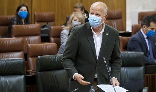 Los centros educativos públicos cuentan con 7.049 docentes más pero con 22.000 alumnos menos.