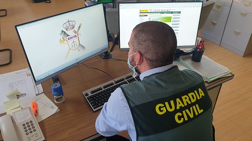 La Guardia Civil alerta de una estafa comercial en las cooperativas de aceite.