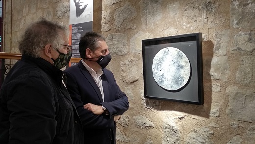 Artistas andaluces exponen una visión contemporánea de Miguel Hernández en el Antiguo Hospital de San Juan de Dios.