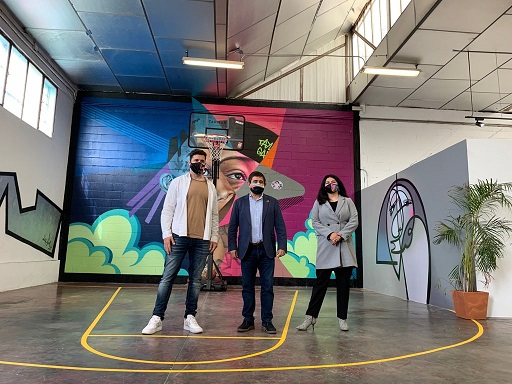 El presidente de la Diputación conoce el proyecto cultural Rampa, impulsado por el artista Belin.